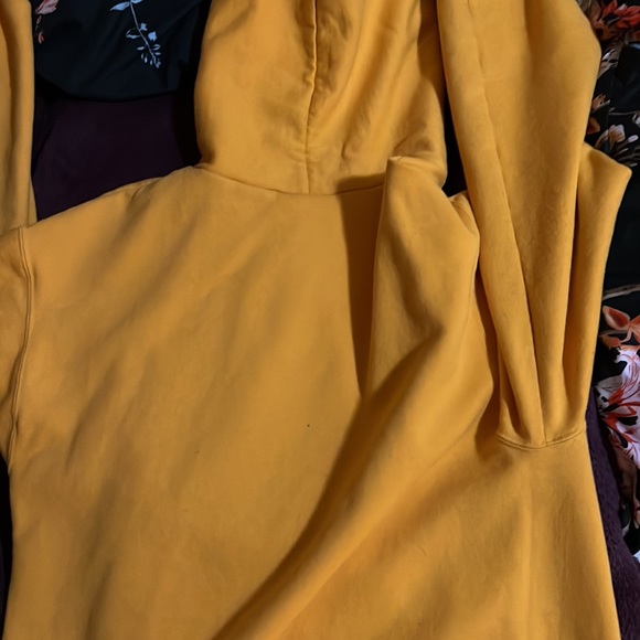 Mustard yellow Gustavus sweatshirt - Picture 4 of 4